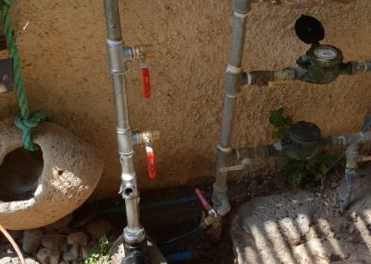 רגע לפני החלפת חנוכיית מים בבניין שבוצע החלפת קו מים ראשי כולל הארקה חשוב מאוד